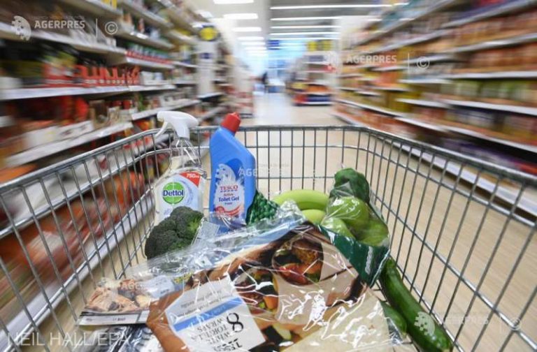 Plafonarea preţurilor la alimentele din Ungaria a generat consecinţe nedorite pentru consumatori înainte de sărbători