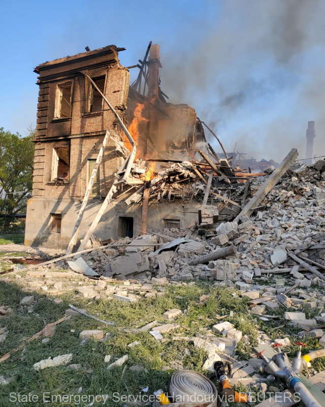 60 de morţi într-o şcoală bombardată din estul Ucrainei