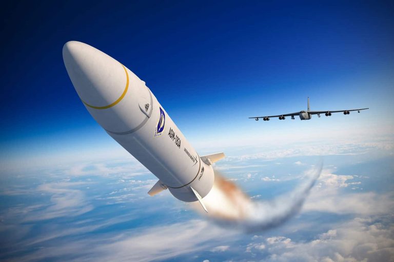US Navy a atribuit Lockheed Martin un contract în valoare de până la 2 miliarde de dolari pentru sisteme de arme hipersonice