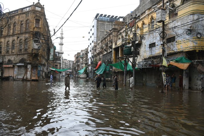 Peste 1.000 de oameni au murit în inundaţiile din Pakistan