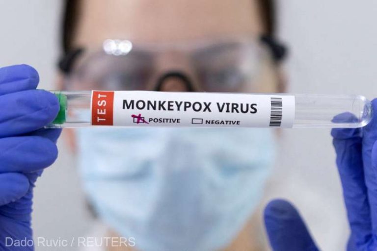 Chinezii, sfătuiți să nu se atingă de străini, după confirmarea primului caz de variolă a maimuţei în China
