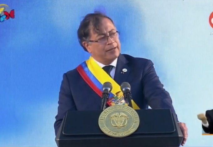 Gustavo Petro, primul preşedinte de stânga din Columbia, a depus jurământul