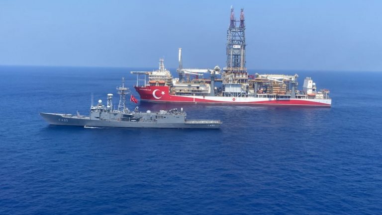 Marina turcă însoţeşte o navă de foraj în estul Mediteranei