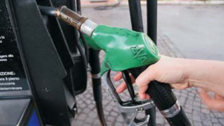 Prețurile pentru carburanți cresc în continuare. Cu cât se scumpesc de mâine, 27 iulie