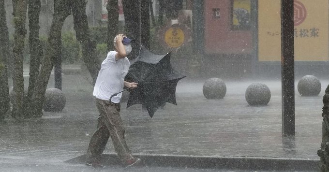 Ploile abundente din vestul Japoniei au condus la evacuarea a 370.000 de locuitori