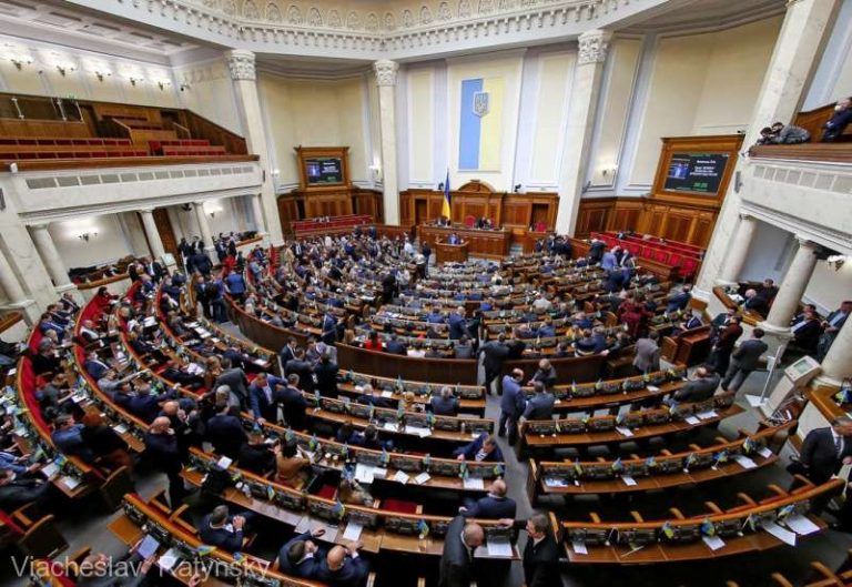 Ucraina PRELUNGEŞTE legea marţială şi mobilizarea generală