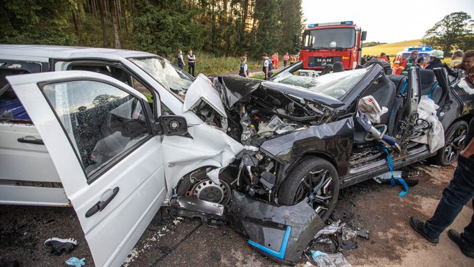 Accident GRAV în Germania (VIDEO)! Un mort şi nouă răniţi după un impact cu un vehicul autonom