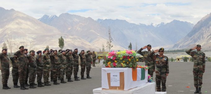 Rămăşiţele unui soldat indian au fost descoperite după 38 de ani în Himalaya – VIDEO