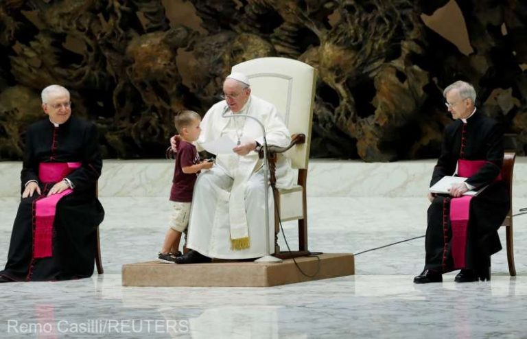 Papa Francisc: NUMAI cei bogaţi îşi pot permite să aibă copii în Italia!
