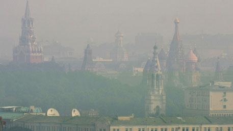 Moscova se SUFOCĂ sub un smog fin. PESTE TOT miroase a ars!