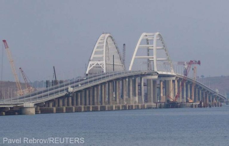 Traficul feroviar peste podul Crimeei a fost reluat. Ucraina dă vina pe Rusia!