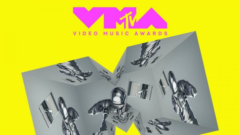 Taylor Swift şi Bad Bunny, printre starurile premiate la MTV Video Music Awards 2022