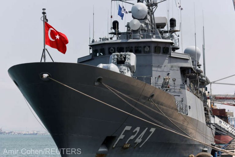 O navă militară turcă acostează într-un port israelian, o premieră în ultimii zece ani