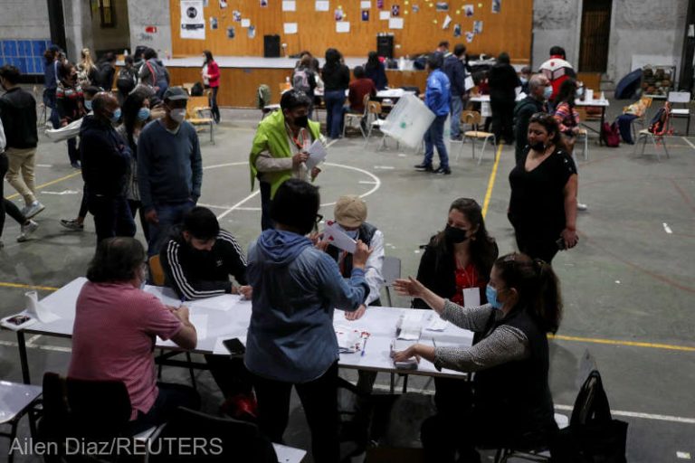 Chile: Vot masiv împotrivă la referendumul privind noua Constituţie