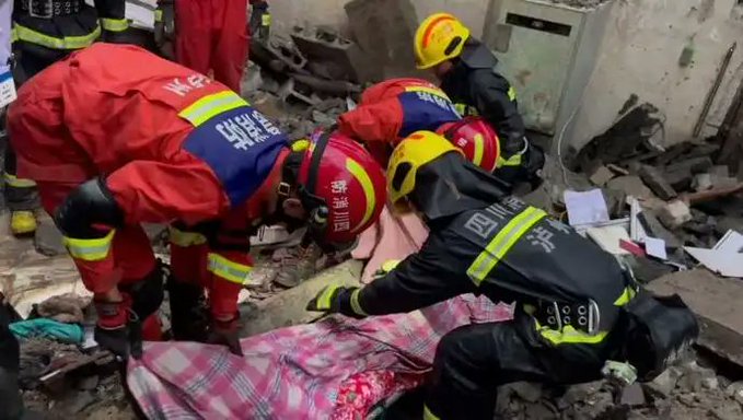 Un chinez a fost regăsit ca prin ‘miracol’ la 17 zile după un seism