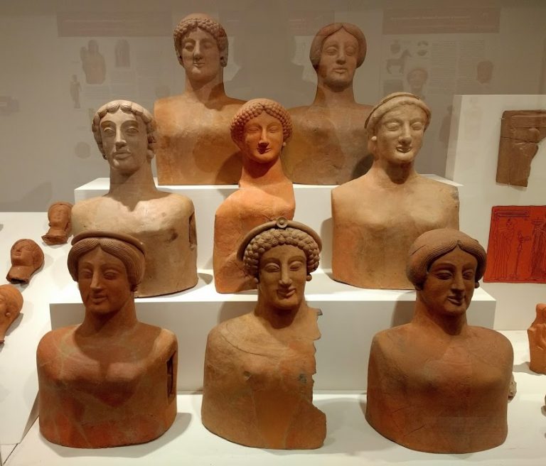Met va restitui Italiei 21 de antichităţi furate