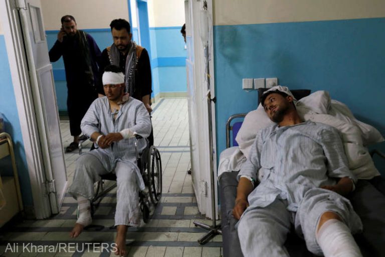 Cel puţin 12 morţi şi 37 de răniţi după un accident al unui camion cu benzină care a luat foc în estul Afganistanului