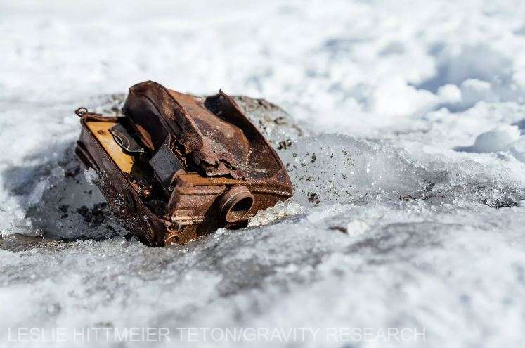 Aparatele de fotografiat ale unui explorator, descoperite pe un gheţar după 85 de ani