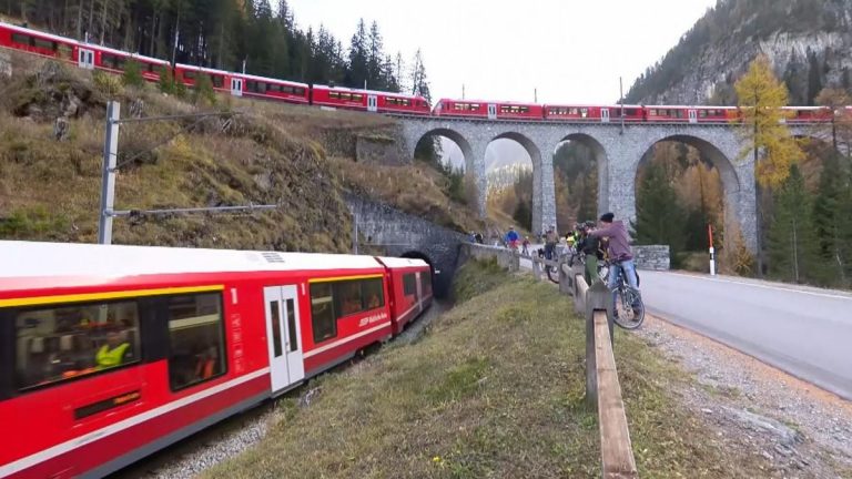 Nou record mondial cu cel mai lung tren de călători din lume