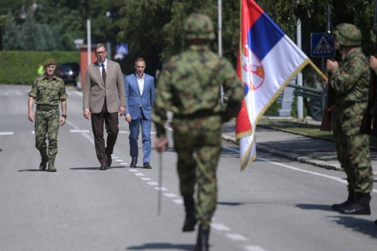 Serbia ridică nivelul de alertă al armatei