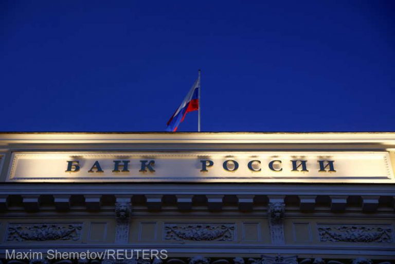 Banca Rusiei avertizează că economia va trebui să se transforme ca răspuns la sancţiuni
