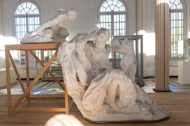 O statuie a lui Victor Hugo realizată după un mulaj de Auguste Rodin, inaugurată în Franţa