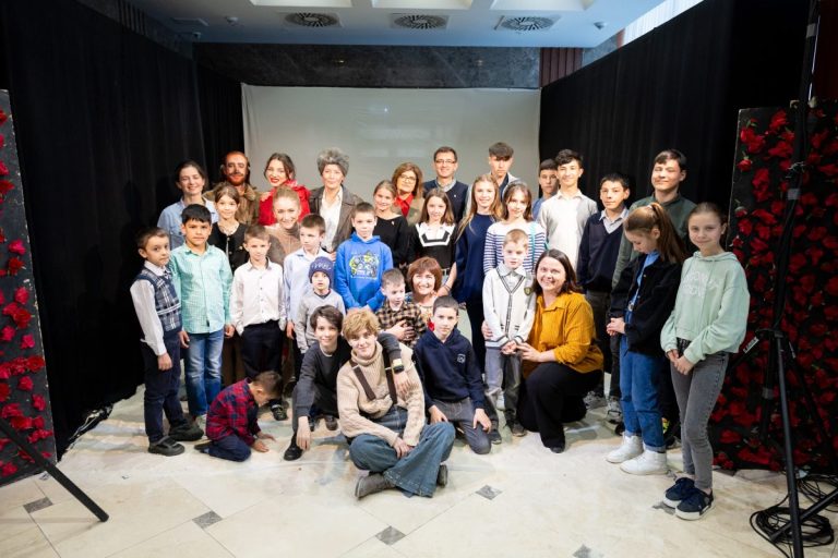 Piesa „Micul Prinț”, a fost jucată de actorii de la Teatrul „Alexei Mateevici” chiar într-o sală din Parlament. Eveniment cultural caritabil pentru copii