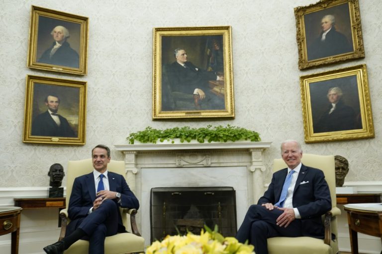 Biden şi Mitsotakis salută relaţia greco-americană care ‘niciodată nu a fost mai bună’ (VIDEO)
