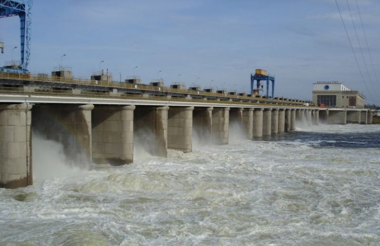 O hidrocentrală vitală din Ucraina funcţionează acum sub controlul ruşilor