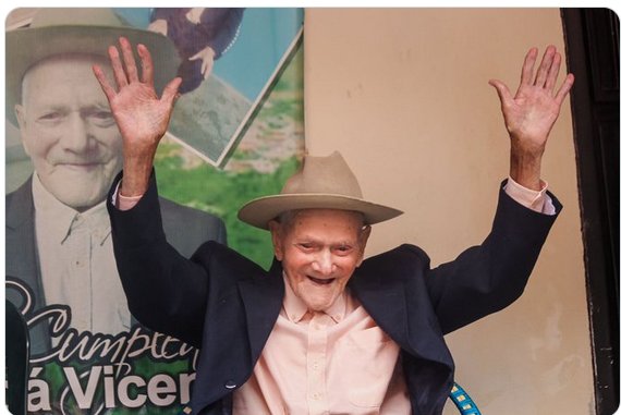 Cel mai bătrân bărbat din lume împlineşte 113 ani