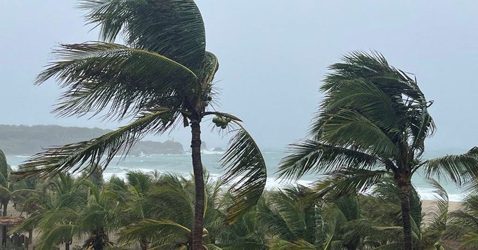 Furtuna tropicală Beatriz se transformă în uragan în apropierea de coasta sud-vestică a Mexicului