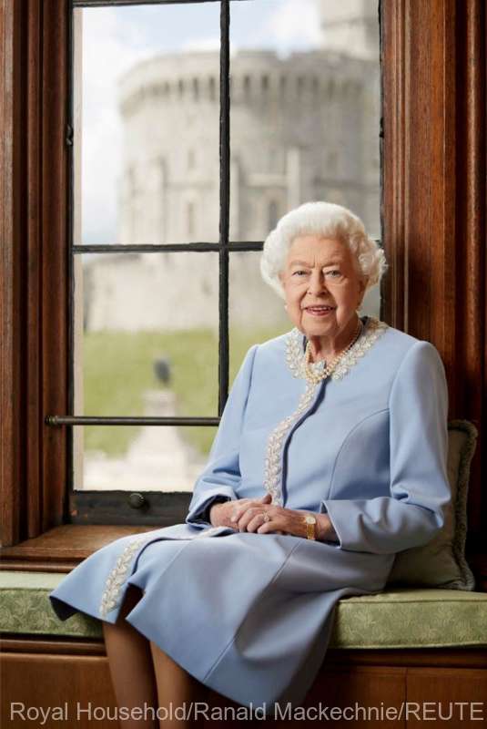O sosie a reginei Elisabeta a II-a renunţă la slujbă după 34 de ani ‘din respect’