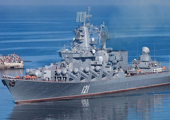 Echipajul crucișătorului Moscova a fost evacuat în portul Sevastopol