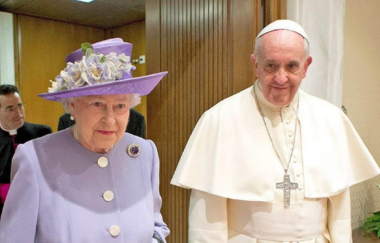 Papa îi transmite cele mai bune urări reginei Elisabeta a II-a