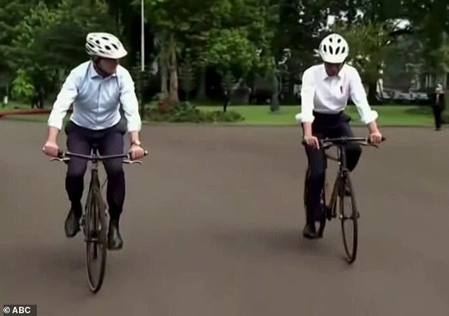 Anthony Albanese şi Joko Widodo s-au plimbat cu bicicleta înainte de discuţiile bilaterale