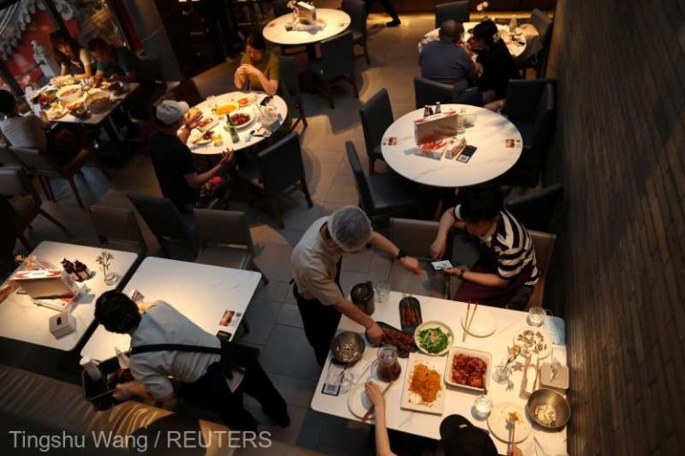 Viaţa după pandemie: Beijingul îşi redeschide restaurantele