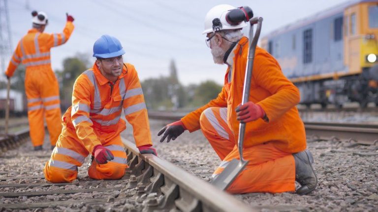 Marea Britanie se pregăteşte pentru cea mai mare grevă a angajaţilor sistemului feroviar din ultimii 30 de ani