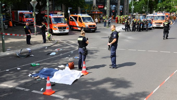 TEROARE în Berlin! O persoană a murit şi opt au fost rănite, după ce un vehicul a intrat în mulţime