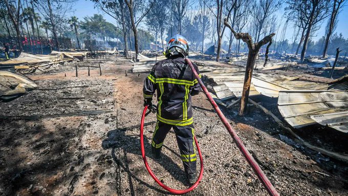 Incendiile de vegetaţie s-au dezlănţuit în sud-vestul Franţei pe fondul unui nou val de caniculă