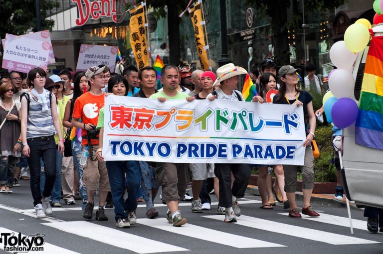 Tokyo va recunoaşte din noiembrie parteneriatele gay