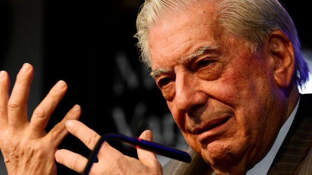 Scriitorul Mario Vargas Llosa a primit naţionalitatea dominicană