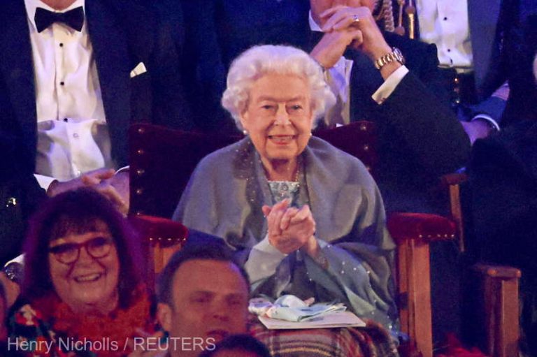 Regina Elisabeta a II-a a asistat la secţiunea finală a unui spectacol ecvestru