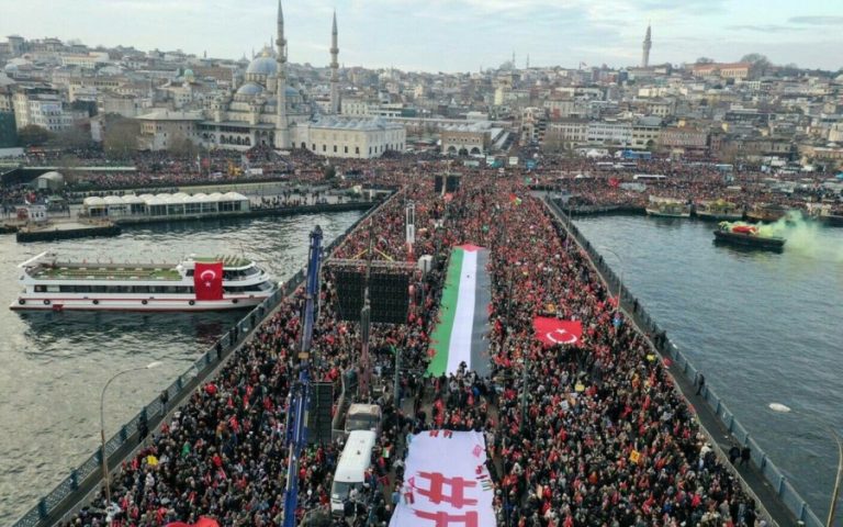 Erdogan a scos în stradă zeci de mii de oameni în prima zi a anului. Manifestație pro-Palestina de amploare