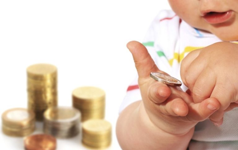 CNAS finanţează a doua tranşă pentru indemnizaţiile adresate familiilor cu copii