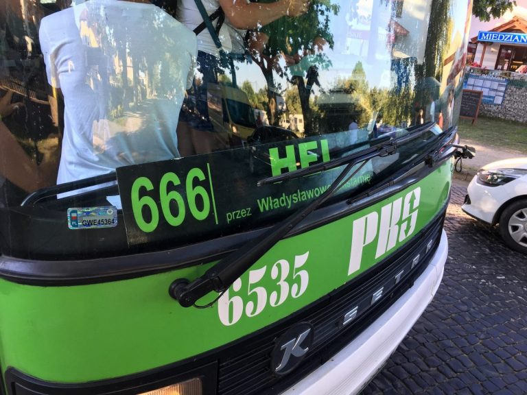 Numărul autobuzului 666 spre Hel, populara staţiune poloneză de la Marea Baltică, schimbat la presiunea grupurilor religioase