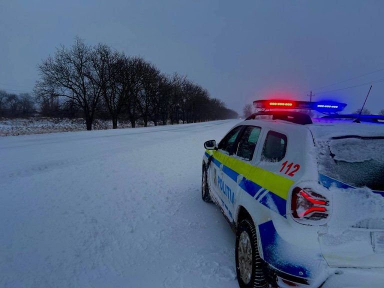 Din cauza ninsorii, s-au produs 60 de accidente în Moldova