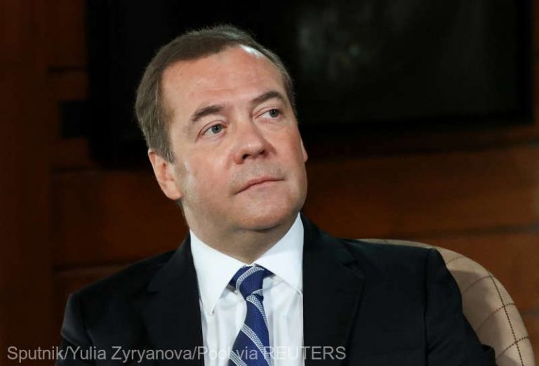 Medvedev: ‘Avem acum mâinile libere pentru a distruge cablurile de comunicaţii ale inamicilor’