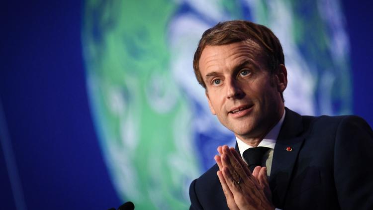 Macron va juca miercuri un meci de fotbal în scop caritabil