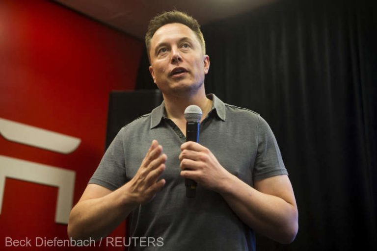 Elon Musk s-a răzgândit şi spune că Tesla va face publicitate automobilelor sale