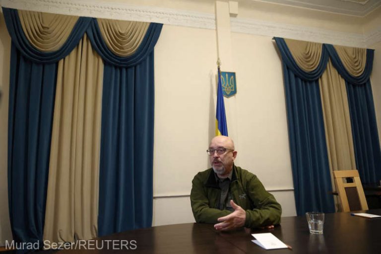 Lovitură de teatru la Kiev! Ministrul Apărării ucrainean ‘e pe făraş’
